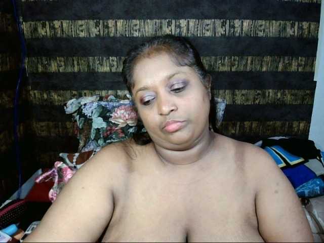 Live sex webcam photo for Indiantasha #277909428