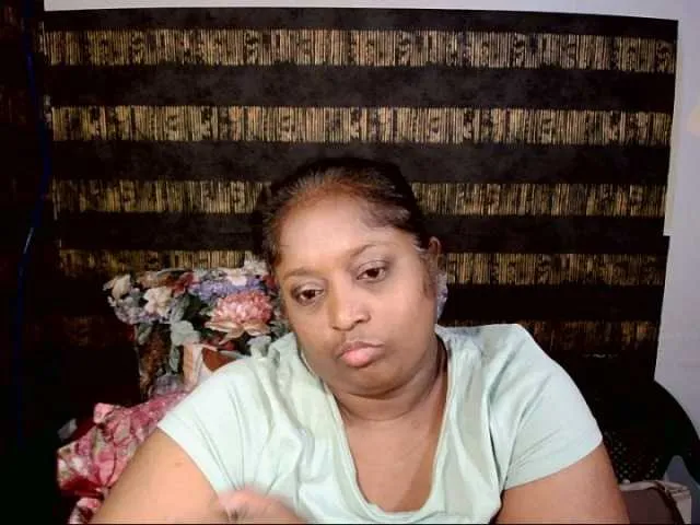 Live sex webcam photo for Indiantasha #287986945