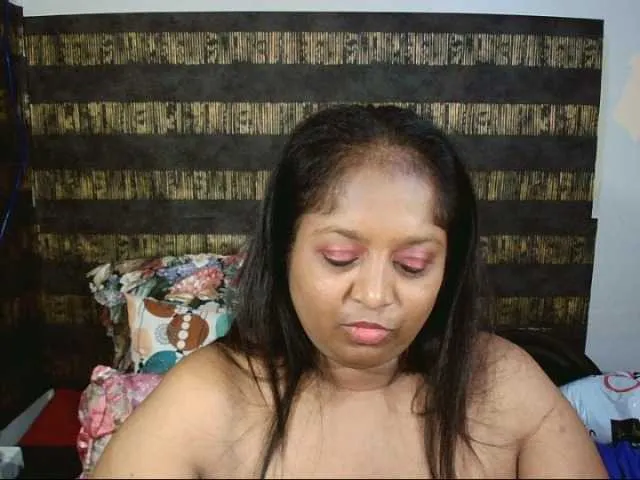 Live sex webcam photo for Indiantasha #287986946