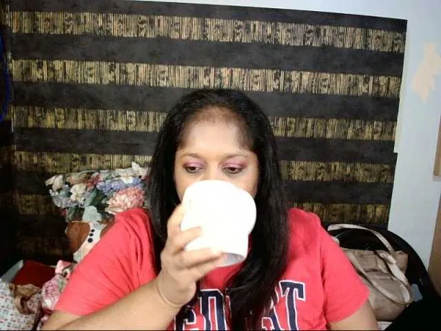 Live sex webcam photo for Indiantasha #287986949