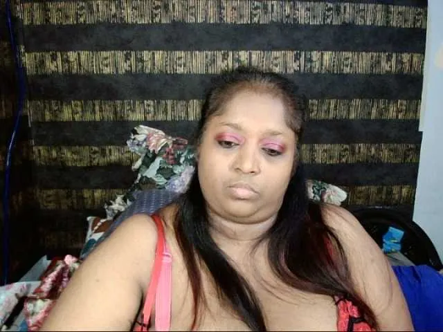 Live sex webcam photo for Indiantasha #287986956