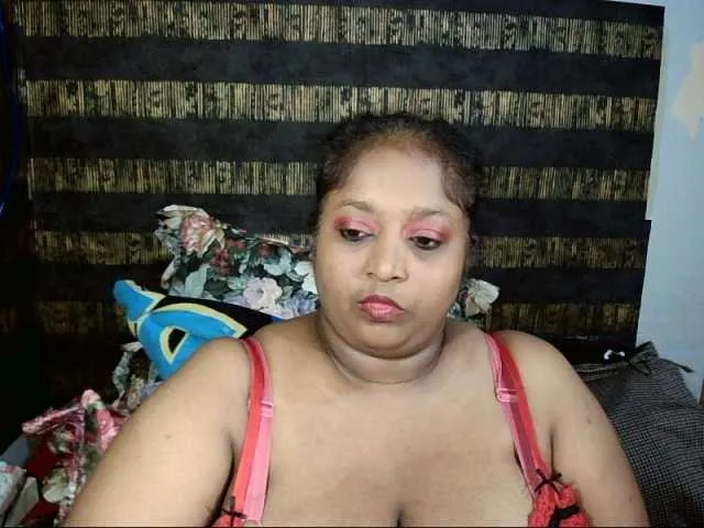 Live sex webcam photo for Indiantasha #287986958