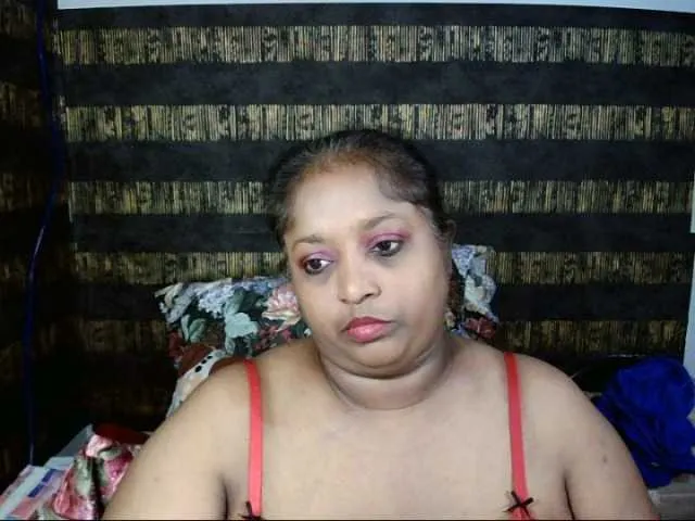 Live sex webcam photo for Indiantasha #287986964