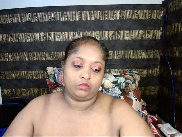 Live sex webcam photo for Indiantasha #288117254