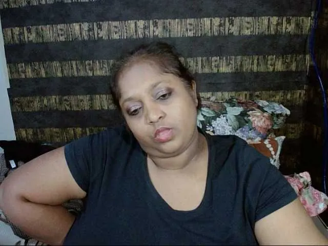 Live sex webcam photo for Indiantasha #288264141