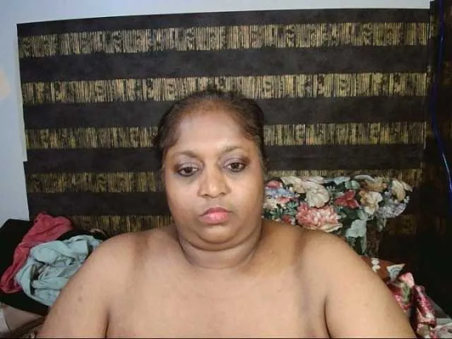 Live sex webcam photo for Indiantasha #288856708