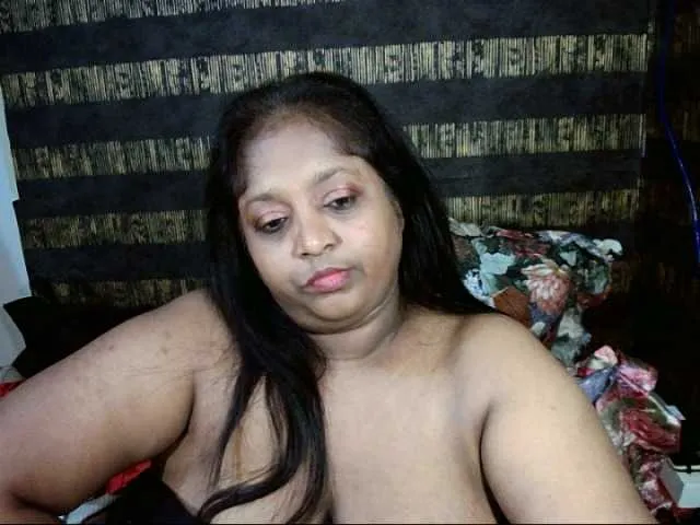 Live sex webcam photo for Indiantasha #288968450