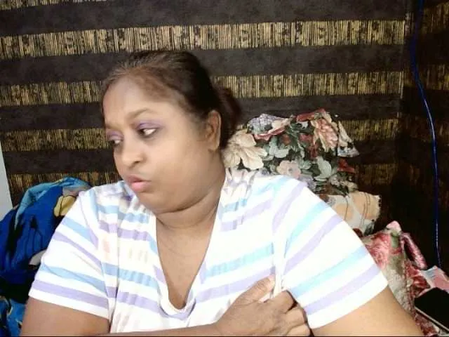 Live sex webcam photo for Indiantasha #289328564