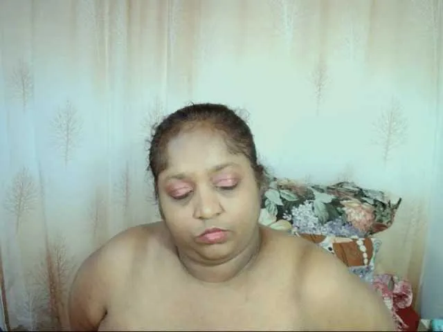 Live sex webcam photo for Indiantasha #289609730