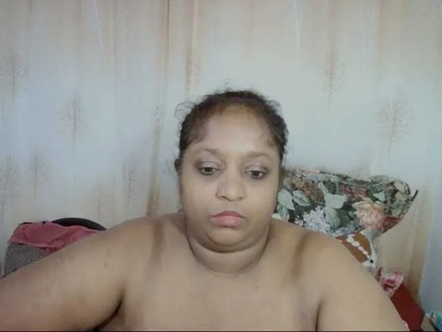 Live sex webcam photo for Indiantasha #289647230