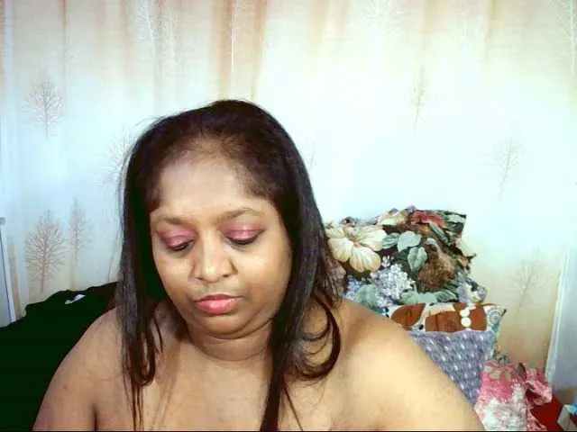 Live sex webcam photo for Indiantasha #289754070