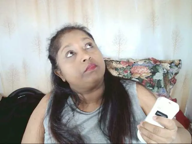 Live sex webcam photo for Indiantasha #290144969