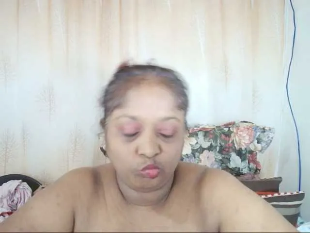 Live sex webcam photo for Indiantasha #290301157