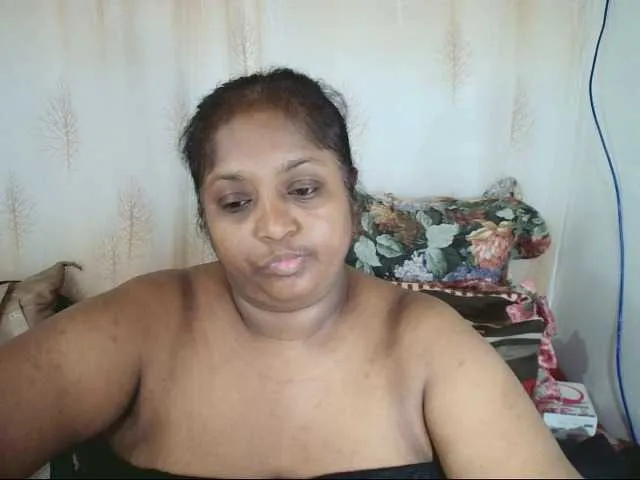 Live sex webcam photo for Indiantasha #290396931