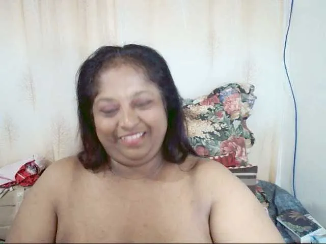 Live sex webcam photo for Indiantasha #290490802