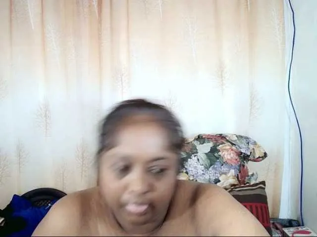 Live sex webcam photo for Indiantasha #290638865