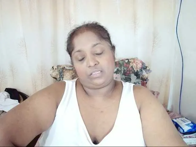 Live sex webcam photo for Indiantasha #290745202
