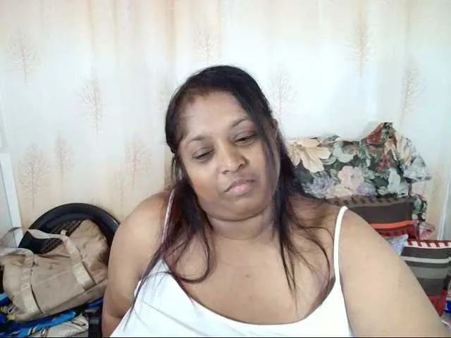 Live sex webcam photo for Indiantasha #290802761