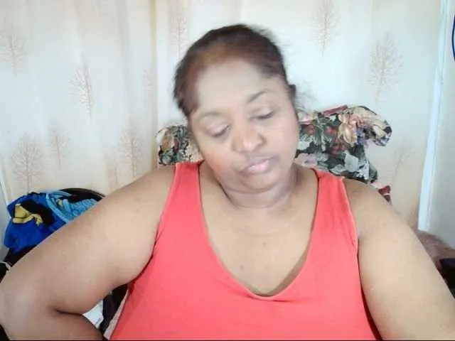 Live sex webcam photo for Indiantasha #290992341