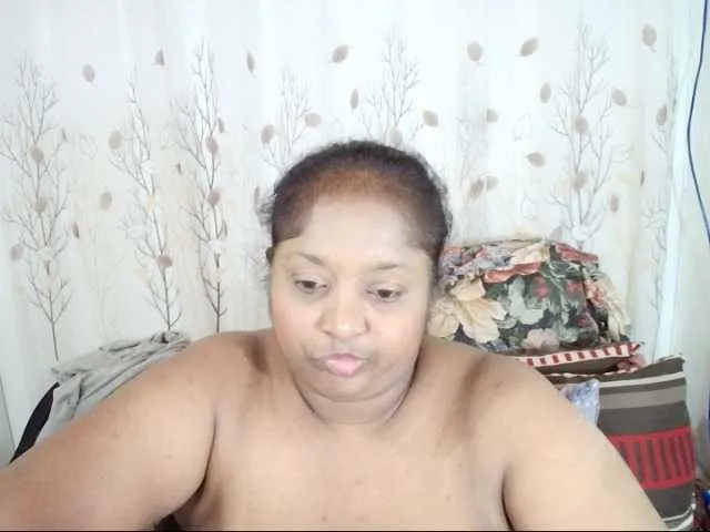 Live sex webcam photo for Indiantasha #291195221