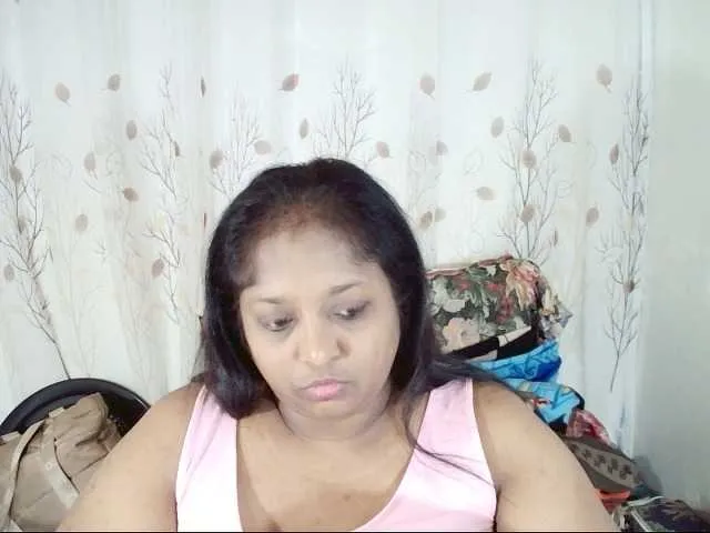 Live sex webcam photo for Indiantasha #291625835