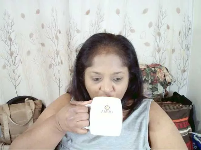 Live sex webcam photo for Indiantasha #291654998