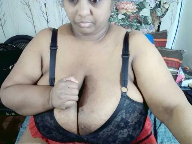 Live sex webcam photo for Indiantasha #291887662