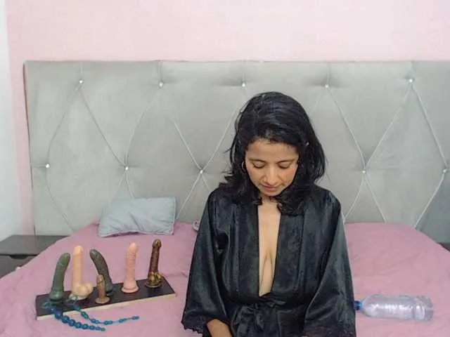 Live sex webcam photo for InesRauch #275533179