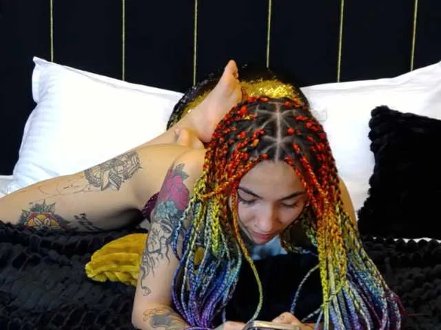 Live sex webcam photo for InkedGoldie #272929601