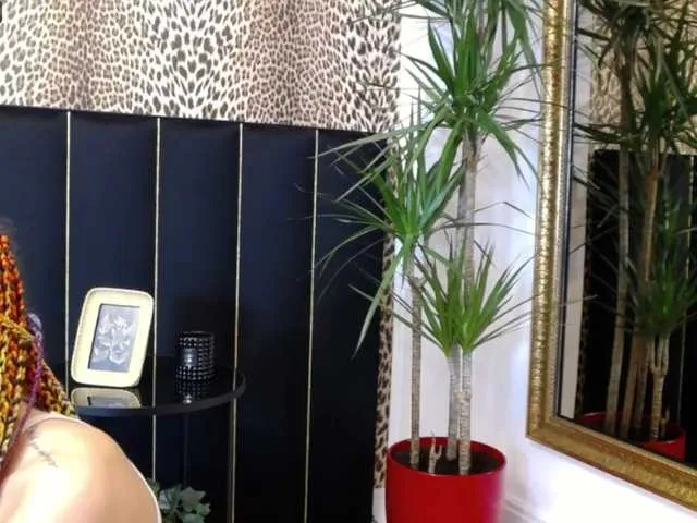 Live sex webcam photo for InkedGoldie #272987999