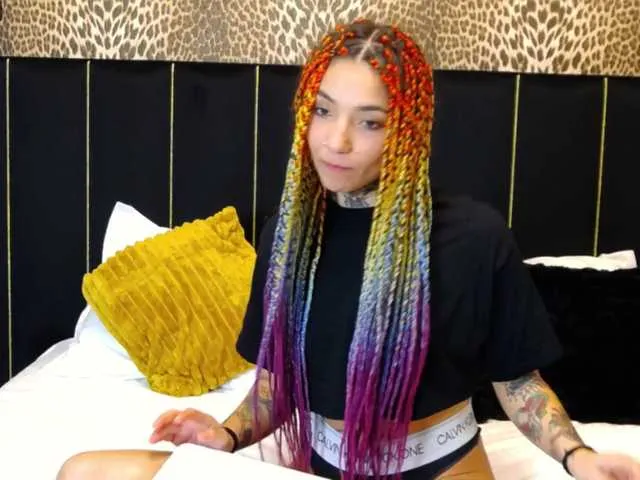 Live sex webcam photo for InkedGoldie #273012054