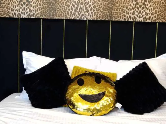 Live sex webcam photo for InkedGoldie #273039645