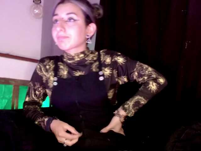 Live sex webcam photo for Iriis-hs #272692223