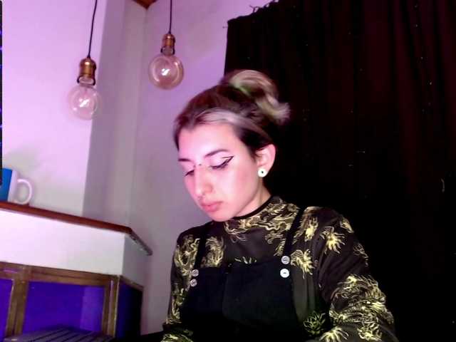 Live sex webcam photo for Iriis-hs #272815953