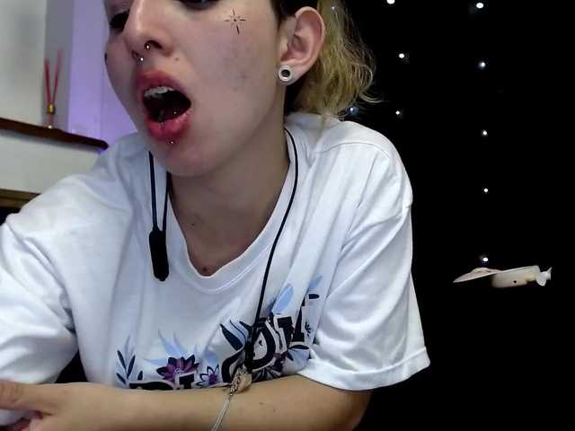 Live sex webcam photo for Iriis-hs #273167166