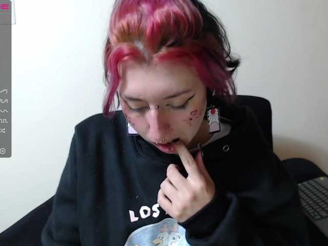 Live sex webcam photo for Iriis-hs #273277559