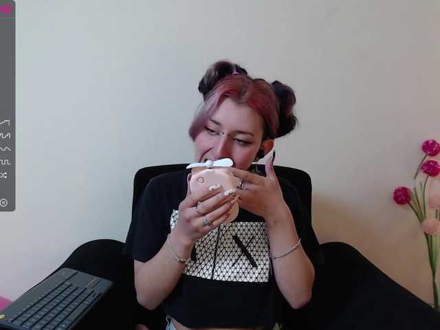 Live sex webcam photo for Iriis-hs #273340400