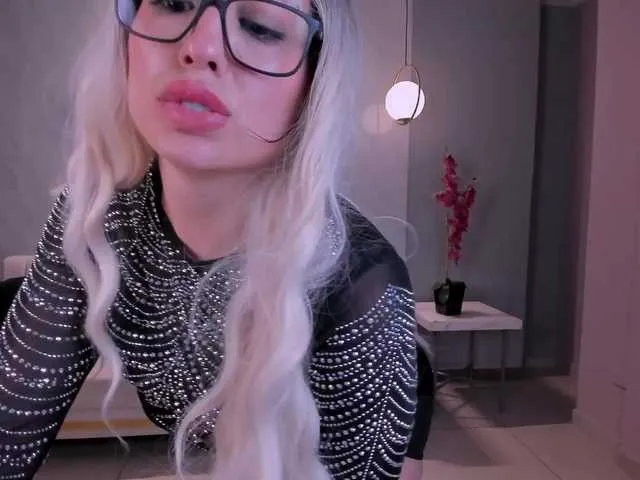Live sex webcam photo for IrinaPortman #290437700