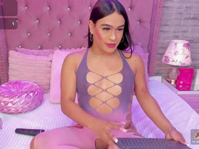 Live sex webcam photo for IrinaQueens #292345597