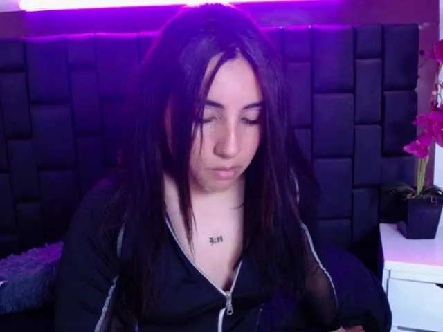 Live sex webcam photo for Iris-rouse-- #289365925