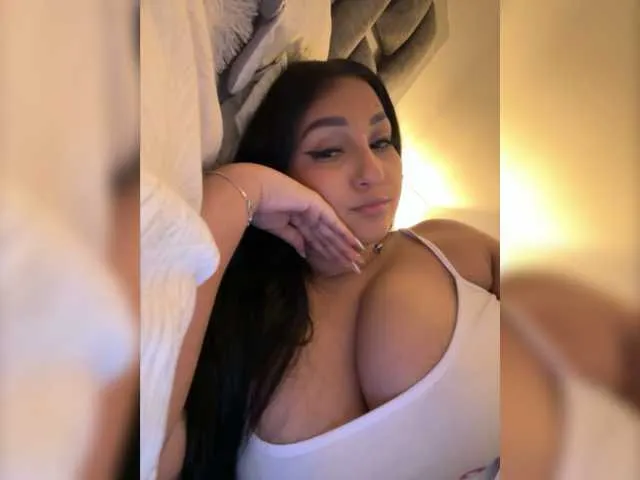 Live sex webcam photo for IrisEvans #275458406