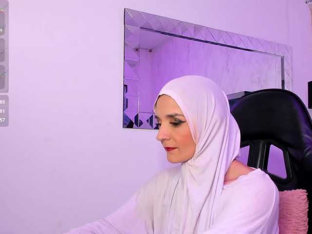 Live sex webcam photo for IrisKarimm #290832933