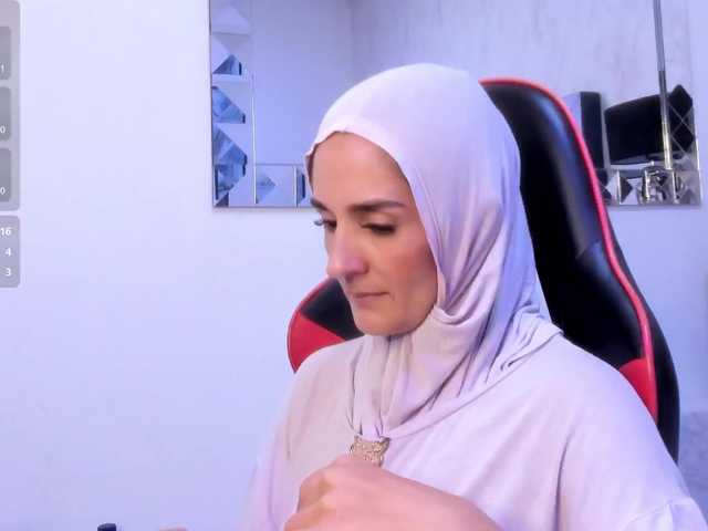 Live sex webcam photo for IrisKarimm #291538786