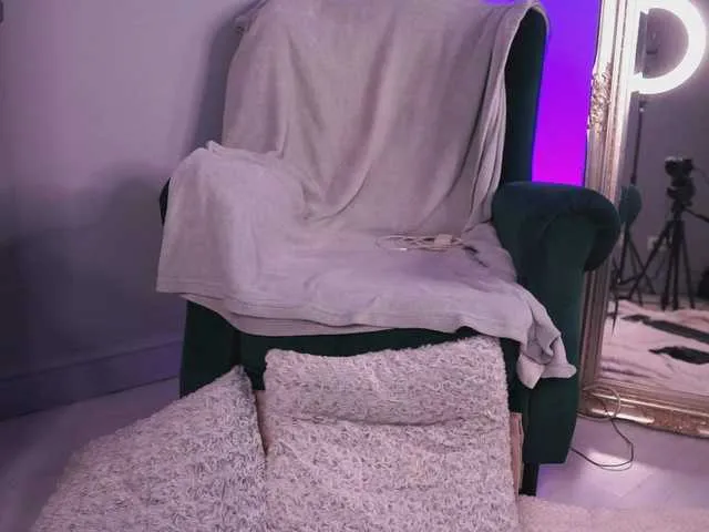 Live sex webcam photo for IrisReynolds #290238752