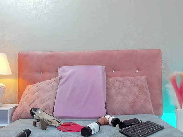 Live sex webcam photo for IrisRoss #275965798