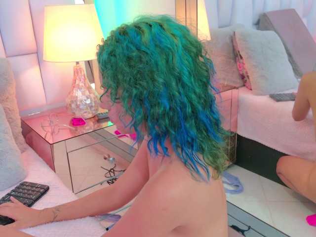 Live sex webcam photo for IrisRoss #276019433