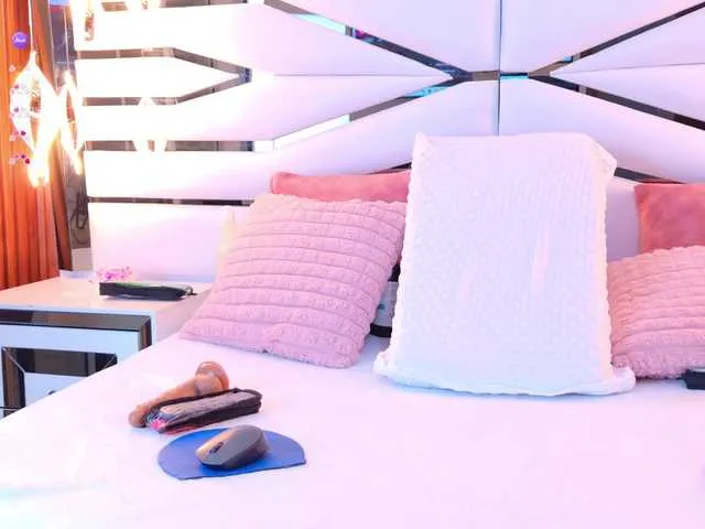 Live sex webcam photo for IrisRoss #290756897