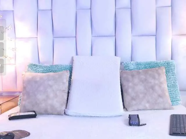 Live sex webcam photo for IrisRoss #291765676