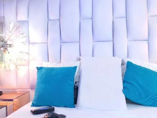 Live sex webcam photo for IrisRoss #291844687