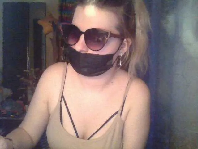Live sex webcam photo for Irish8m #271703852
